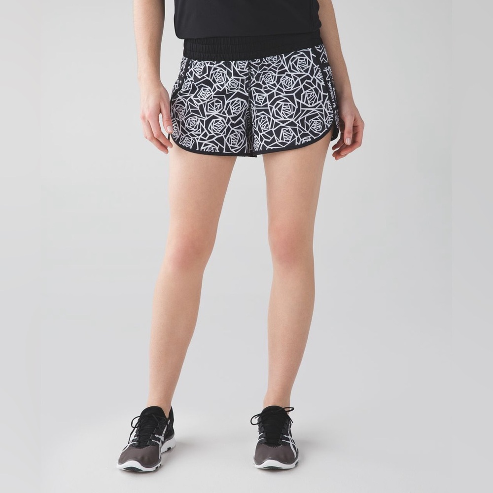 Lululemon Track That High-Rise 3” Shorts – Black White Pattern, Size 6, GUC - Picture 4 of 8